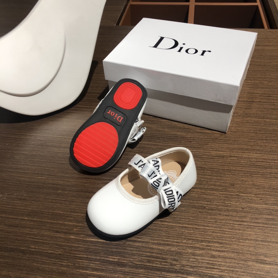 Children's shoes child
